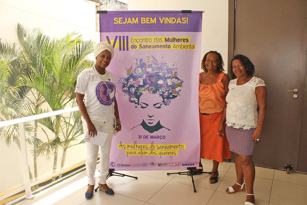 O SINDAE-BA, Sindicato dos Trabalhadores em Água, Esgoto e Meio Ambiente no Estado da Bahia, encerrou suas atividades do Mês Março Mulher com o VIII Encontro das Mulheres do Saneamento Ambiental, na sede do sindicato, nos Barris, na última sexta (31). Representando o Sindprev/BA estava Lucivaldina Brito, diretora da Secretaria de Políticas Sociais. A diretora falou da importância da luta das mulheres que é reforçada no mês de março e da sua valorização. Tendo como tema “As Mulheres do saneamento para além dos quereres” o encontro durou todo o dia e contou com vários debates e discussões, destacando também a necessidade das mulheres na participação das marchas e movimentos para unificar as forças.